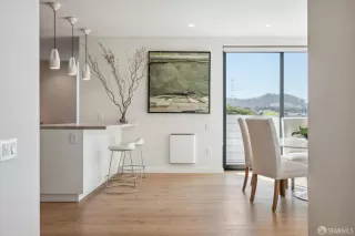 Photo #4: 425064647 Listing