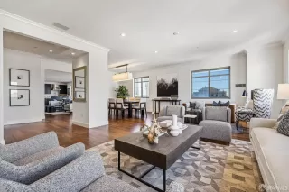 Photo #5: 425064674 Listing