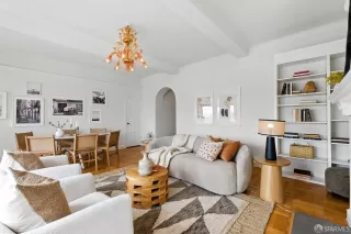 Photo #2: 425064770 Listing 