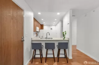 Photo #2: 425064895 Listing 