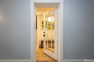 Photo #3: 425065021 Listing