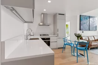 Photo #5: 425065175 Listing