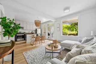 Photo #1: 425065337 Listing 