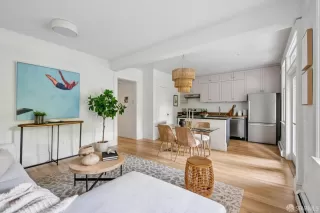 Photo #2: 425065337 Listing 