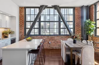 Photo #2: 425065489 Listing 