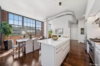 Photo #3: 425065489 Listing 