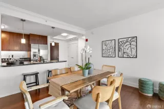 Photo #4: 425065491 Listing