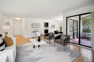 Photo #3: 425065655 Listing