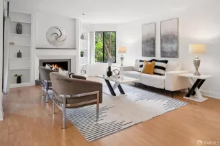 Photo #4: 425065655 Listing