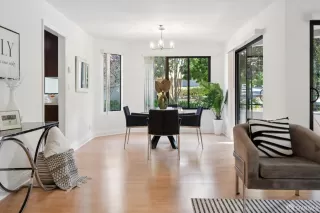 Photo #6: 425065655 Listing