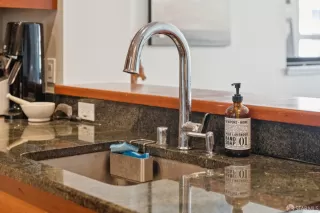 Photo #5: 425065728 Listing 