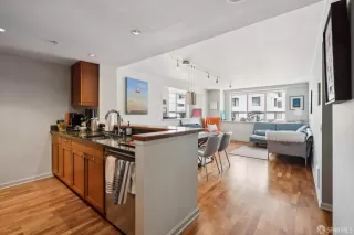 Photo #6: 425065728 Listing 