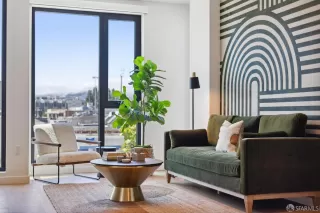 Photo #6: 425065804 Listing