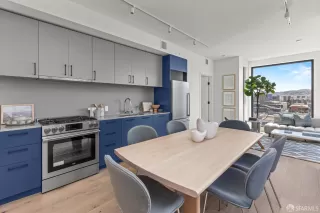 Photo #3: 425065829 Listing 