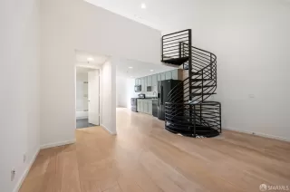 Photo #2: 425065838 Listing