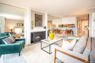 Photo #2: 425065864 Listing