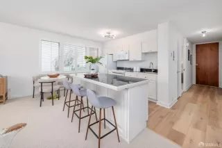 Photo #3: 425065921 Listing