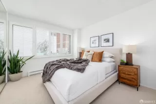 Photo #6: 425065921 Listing