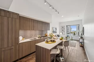 Photo #1: 425066227 Listing