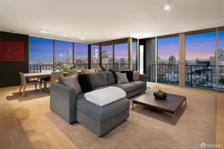 Photo #3: 425066302 Listing