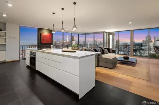 Photo #4: 425066302 Listing