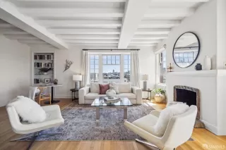 Photo #4: 425066956 Listing