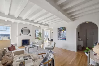 Photo #5: 425066956 Listing