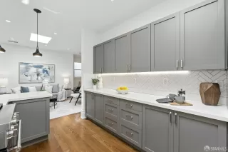 Photo #6: 425067009 Listing