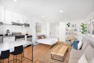 Photo #2: 425067032 Listing