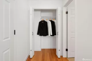 Photo #4: 425067032 Listing