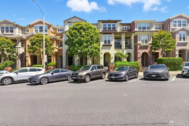 MLS: 425067237 Condo For Sale