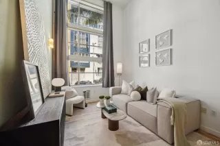 Photo #2: 425067644 Listing 