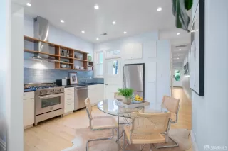 Photo #2: 425067755 Listing 