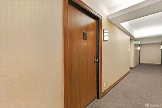 Photo #6: 425068229 Listing