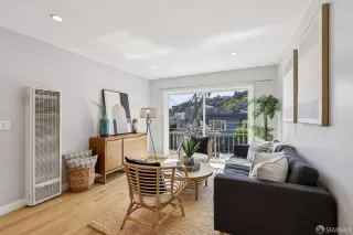 Photo #2: 425068368 Listing