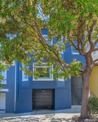 Photo #2: 425068664 Listing