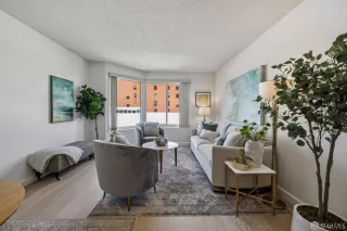 Photo #2: 425068670 Listing