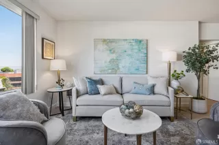 Photo #6: 425068670 Listing