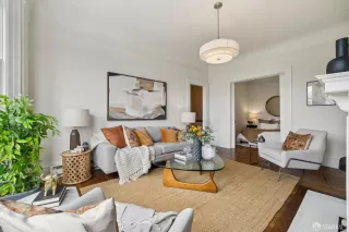 Photo #5: 425068871 Listing 