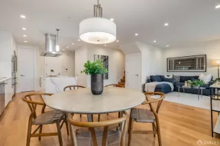 Photo #4: 425068891 Listing 