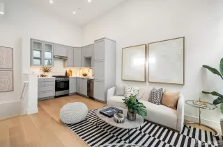 Photo #2: 425068991 Listing 