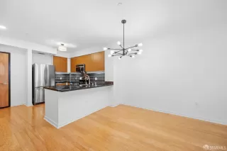 Photo #6: 425068994 Listing