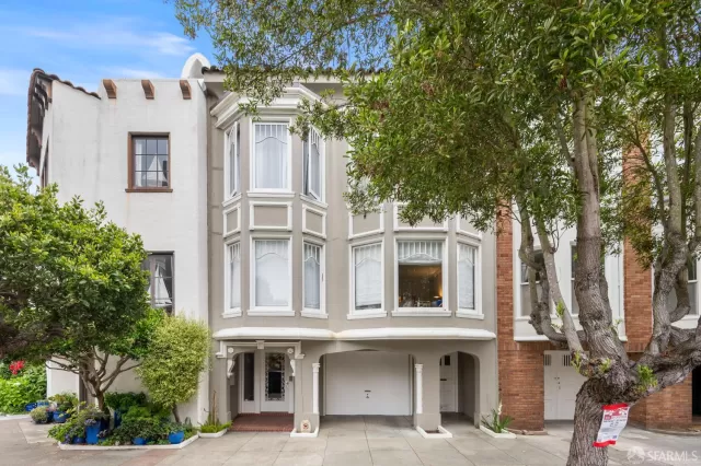 MLS: 425069105 Condo For Sale