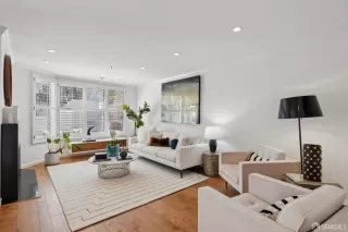 Photo #2: 425069108 Listing