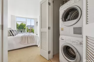 Photo #6: 425069266 Listing