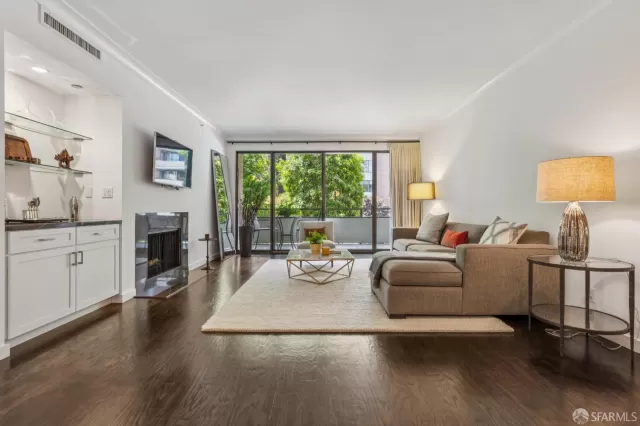 MLS: 425069562 Condo For Sale