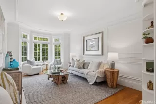 Photo #2: 425069718 Listing