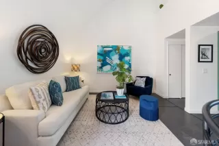 Photo #4: 425069855 Listing