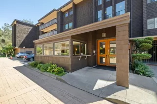 Photo #2: 425069917 Listing