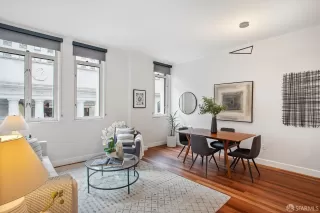 Photo #5: 425069983 Listing